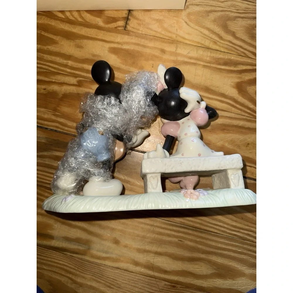 Lenox‎ Disney Mickey Minnie SWEETHEART SERENADE Guitar Porcelain Figurine NIB